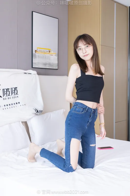 [BoBoSocks袜啵啵] NO.591 稚予-高跟凉鞋、薄肉丝（脚尖加固款）、裤里丝、裸足（黑色美甲）、裸足泡脚后踩奶油蛋糕，踩完蛋糕洗脚剧情 - BoBoSocks袜啵啵